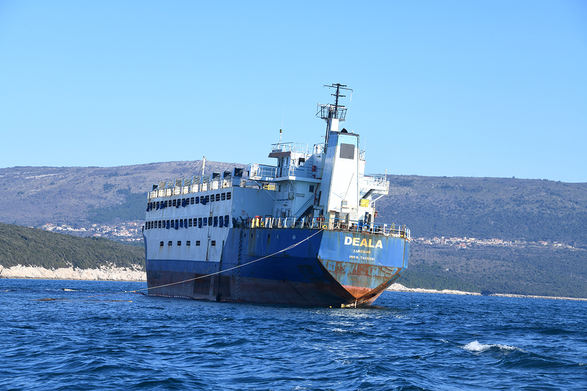 Nasukani broda Deala (foto: Roberto Matković)