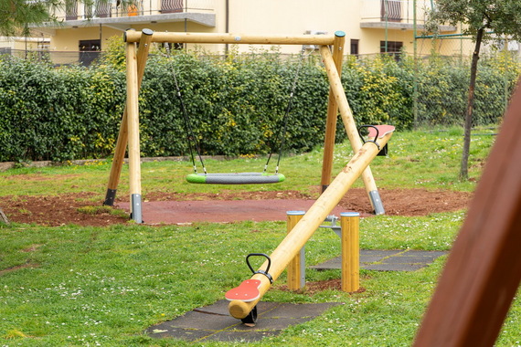 Nastavljeno proljetno uređenje dječjih igrališta po svim mjesnim odborima