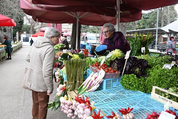 Pala je kiša, a pale su i cijene šparuga. Evo koliko stoji jedan mac na markatu