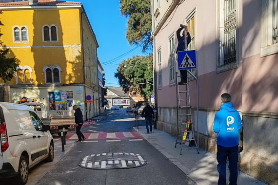 Postavljena umjetna izbočina u Anticovoj ulici u Puli