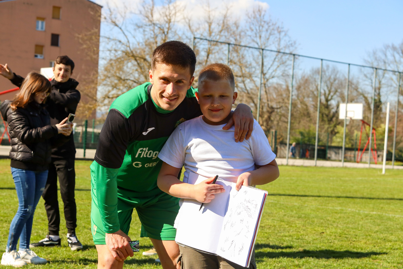 Može fotka i autogram? (Foto: NK Istra)