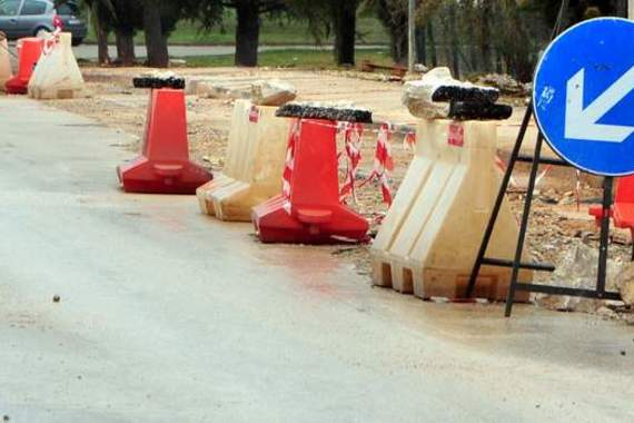 U Rovinjskom selu skrenula u zatvoreni dio ceste i zabila se u kup pijeska