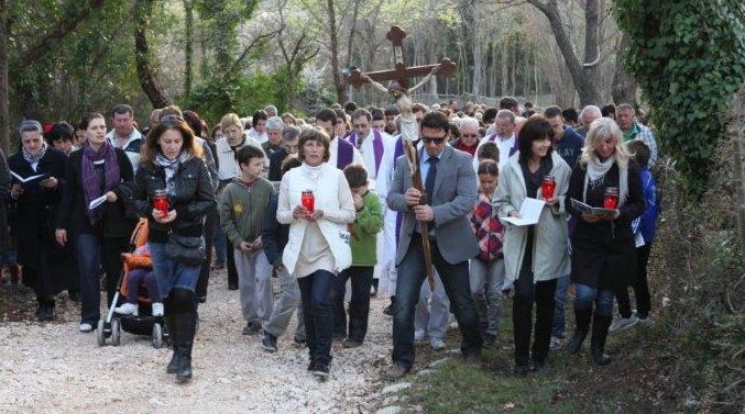 U procesiji je sudjelovalo oko 300-injak vjernika 