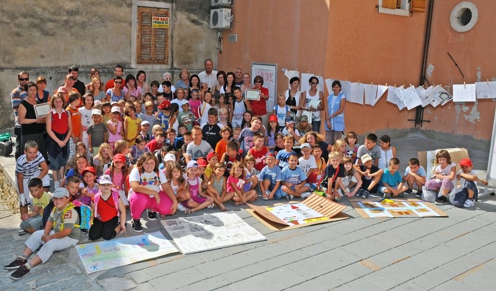 Dani grožđa u Bujama započeli dječjim ex-temporeom na Trgu Sv. Servula 