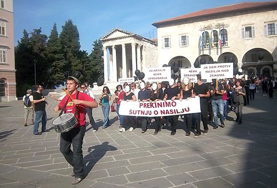 Povorka je krenula od Foruma prema gradskoj tržnici.