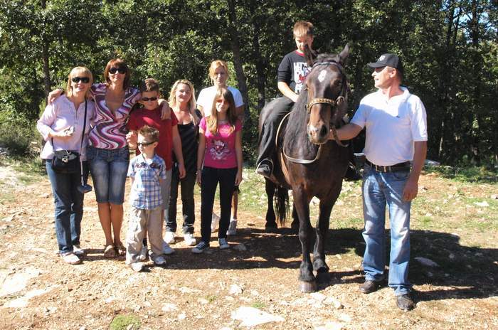 Sabina Belušić, Blaženka Paković, Dino Belušić, Jasmin, Jasmina i Lejla Ćatić, Suzana Kesedžić, Oliver Brščić i Vjeran Šajina.  